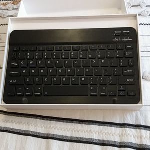 Apple Ipad 7th Generation 128 GB Wifi Keyboard